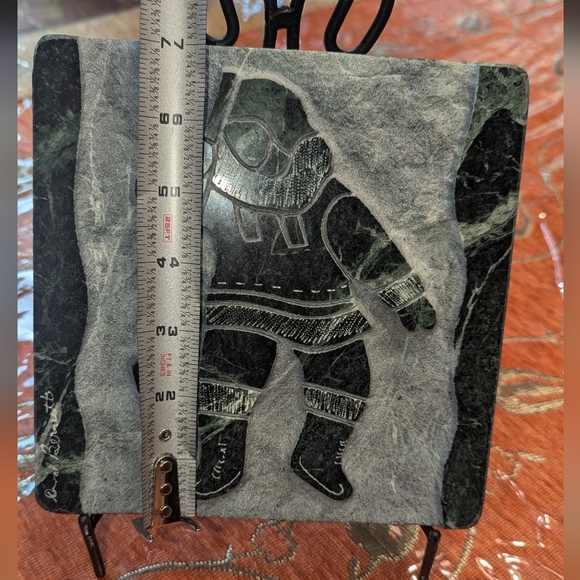 David Bernett Signed Carved Green Marble Sculpture "Inuit Hunter"  7" X 7" COA - Picture 8 of 11